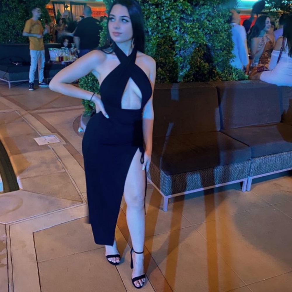 BLACK THIGH HIGH SLIT BACKLESS DRESS 🖤